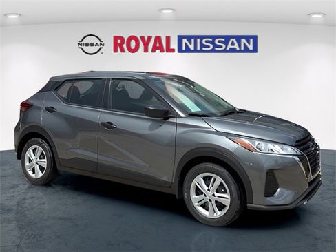 New 2025 Nissan Kicks Play S image 1