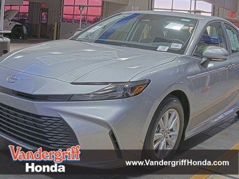 Used 2025 Toyota Camry LE image 1
