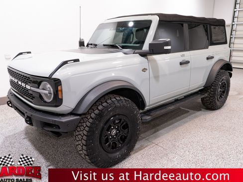 Used 2023 Ford Bronco Wildtrak image 2