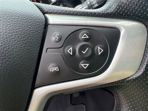 Used 2023 GMC Terrain SLE image 24