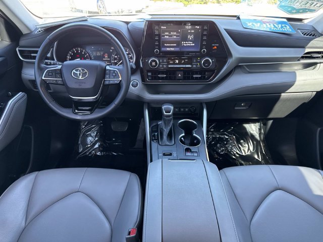 Used 2021 Toyota Highlander XLE FWD image 17