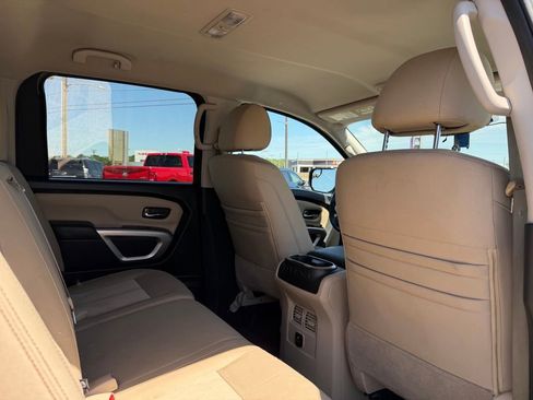 Used 2018 Nissan Titan SV w/ SV Convenience Package RWD image 25