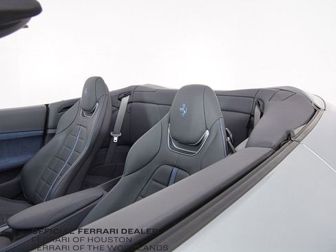 Used 2019 Ferrari Portofino image 35