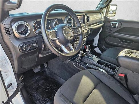 Used 2018 Jeep Wrangler Unlimited Sahara w/ Cold Weather Group image 10