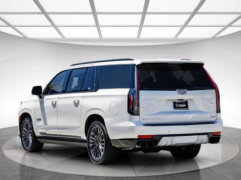 Used 2023 Cadillac Escalade ESV V w/ Heavy-Duty Trailer Package AWD/4WD image 3