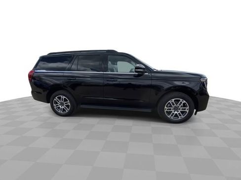 Used 2025 Ford Expedition Active AWD/4WD image 3