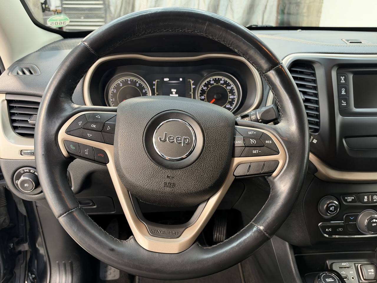 Used 2015 Jeep Cherokee Latitude AWD/4WD image 21
