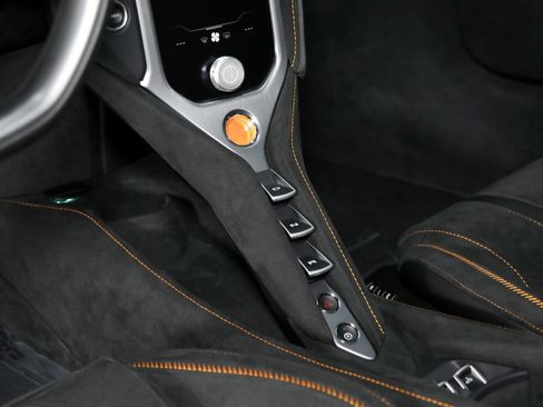 Used 2026 McLaren 750S Spider RWD image 41