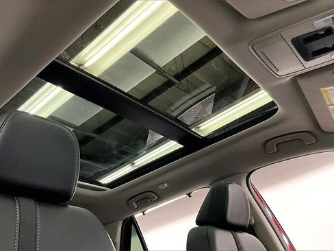 Used 2024 Honda Pilot Touring image 16