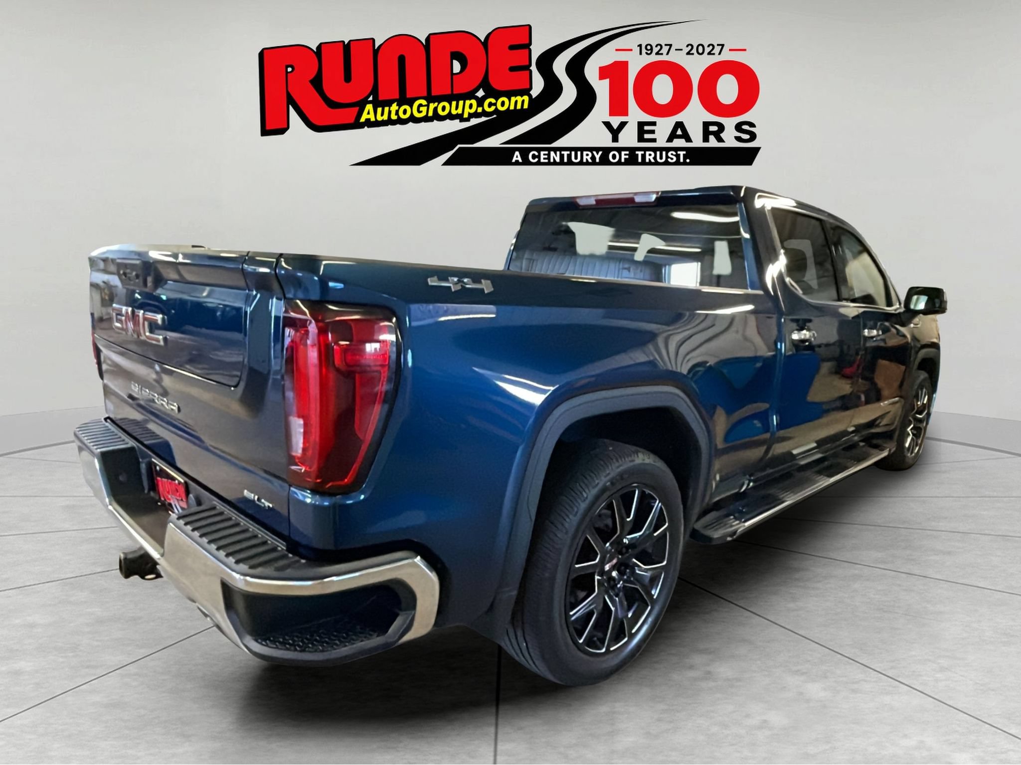 Used 2022 GMC Sierra 1500 SLT w/ SLT Premium Package AWD/4WD image 5