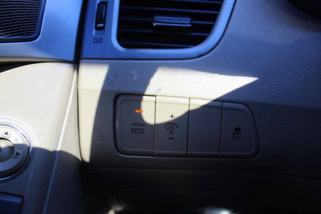 Used 2013 Hyundai Elantra Limited FWD image 11