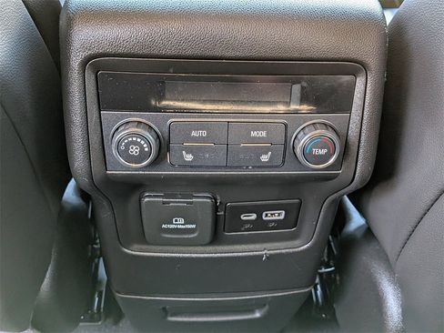 Used 2022 GMC Acadia Denali w/ Denali Technology Package image 14