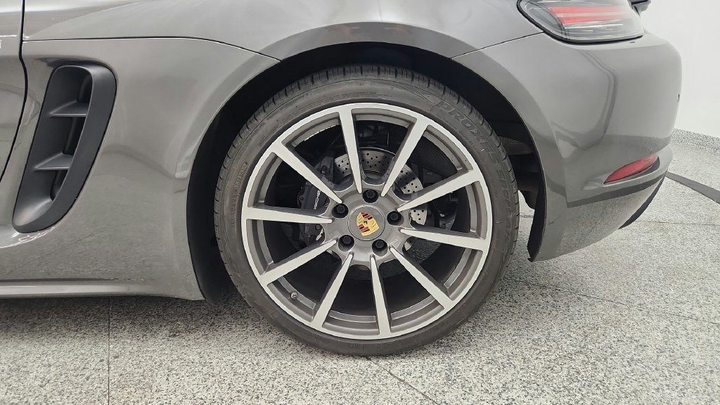 Used 2017 Porsche 718 Boxster RWD image 21