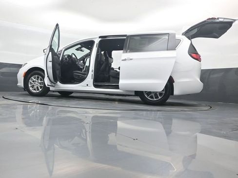 New 2026 Chrysler Pacifica Select FWD image 54