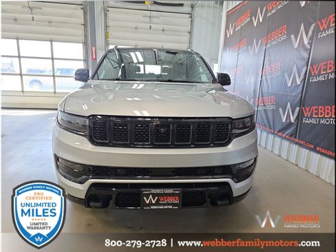 Used 2023 Jeep Grand Wagoneer Series III w/ Rear Seat Video Group 1 AWD/4WD image 2
