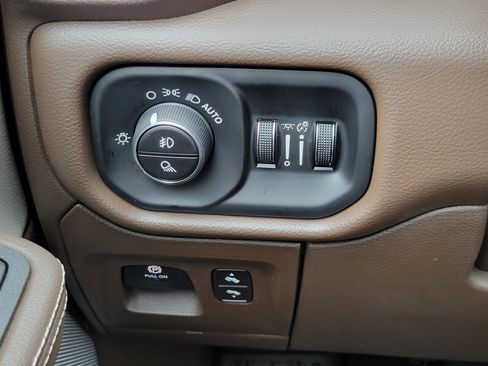 New 2026 RAM 1500 Laramie AWD/4WD image 10