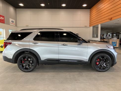 Used 2023 Ford Explorer ST w/ Equipment Group 401A image 4