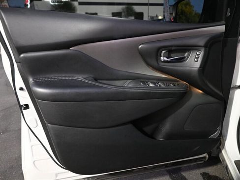 Used 2021 Nissan Murano SL w/ SL Moonroof Package image 17