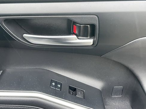 Used 2021 Toyota Highlander XLE image 14