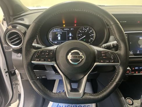Used 2019 Nissan Kicks SR w/ SR Premium Package FWD image 10