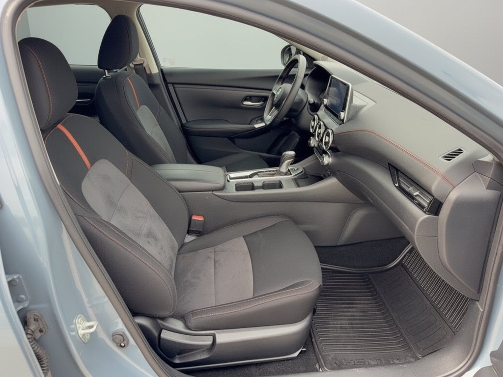 Used 2025 Nissan Sentra SR FWD image 30