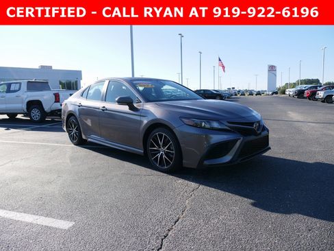 Used 2023 Toyota Camry SE image 2
