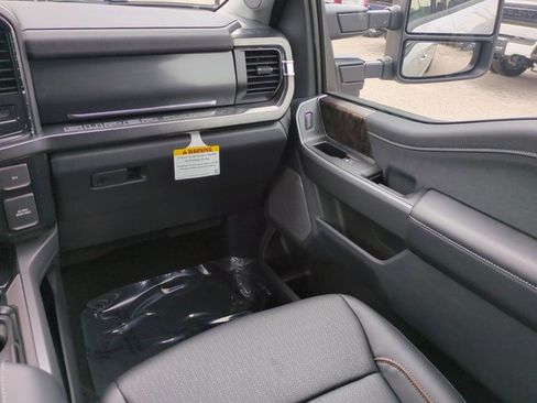 New 2026 Ford F250 Lariat w/ FX4 Off-Road Package image 17