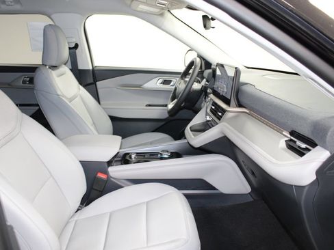 New 2026 Ford Explorer Active w/ Active Comfort Package RWD image 29