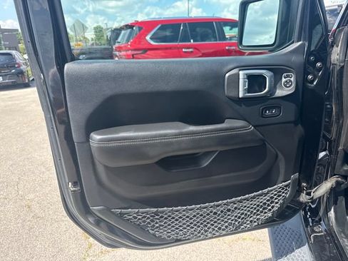 Used 2019 Jeep Wrangler Unlimited Sahara AWD/4WD image 12