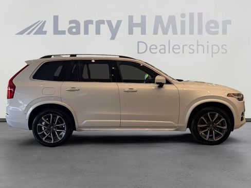 Used 2017 Volvo XC90 T6 Momentum w/ Vision Package AWD/4WD image 6