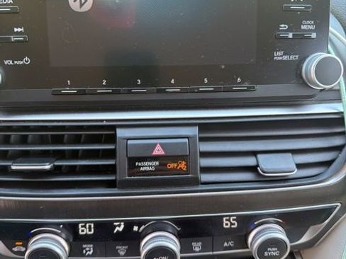 Used 2018 Honda Accord LX image 12