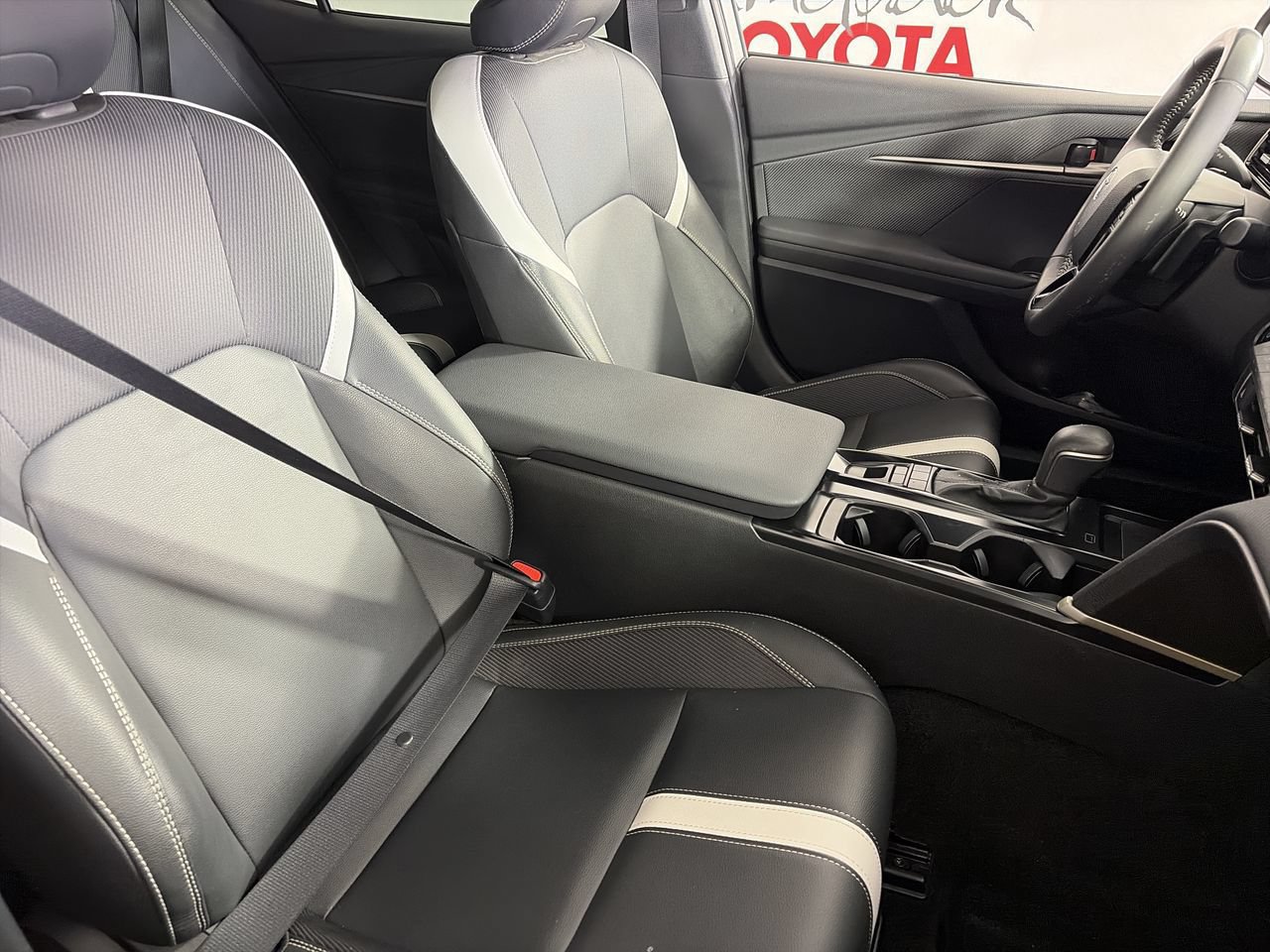Used 2025 Toyota Camry SE FWD image 25
