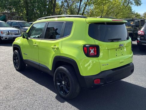 Used 2018 Jeep Renegade Latitude AWD/4WD image 2
