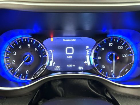 Certified 2023 Chrysler Pacifica Touring-L FWD image 14