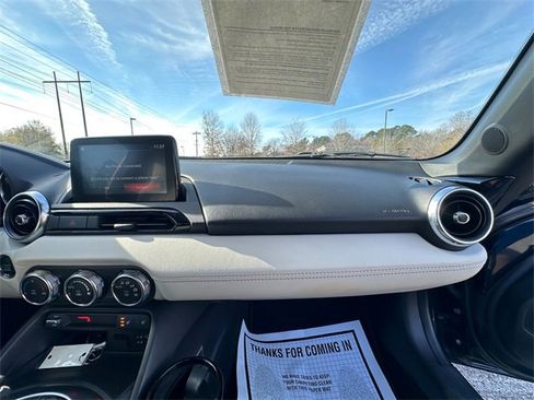 Used 2021 MAZDA MX-5 Miata RF Grand Touring image 16