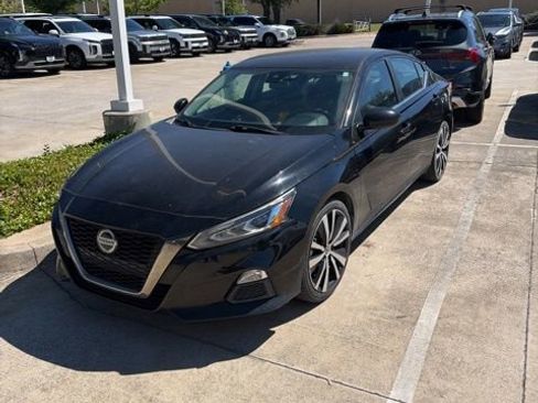 Used 2020 Nissan Altima 2.5 SR image 2