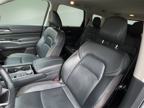 Used 2022 Nissan Pathfinder SL image 16