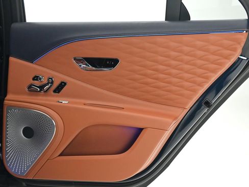 Used 2022 Bentley Flying Spur V8 image 26