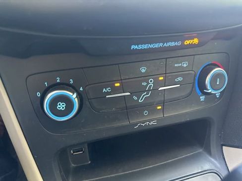 Used 2018 Ford Focus SE image 26