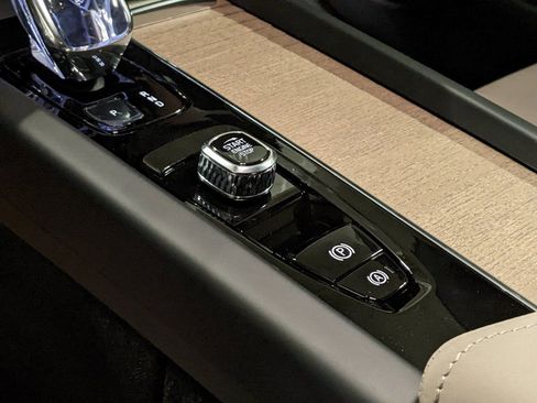 New 2026 Volvo XC60 B5 Plus w/ Protection Package Premier image 20