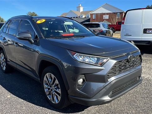 Used 2020 Toyota RAV4 XLE Premium image 3