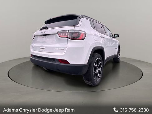 Used 2025 Jeep Compass Limited image 3
