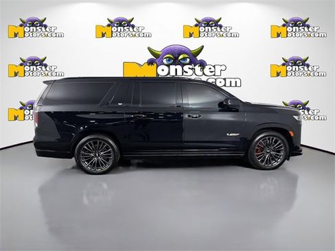 Used 2024 Cadillac Escalade ESV V image 4