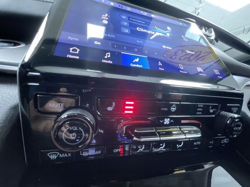 Used 2023 Jeep Grand Cherokee 4WD 4xe image 17