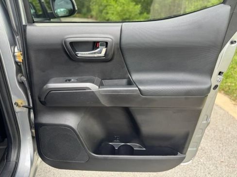 Used 2019 Toyota Tacoma TRD Off-Road AWD/4WD image 15