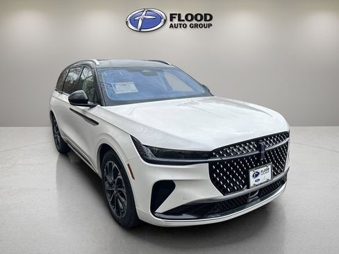 New 2026 Lincoln Nautilus Reserve image 1