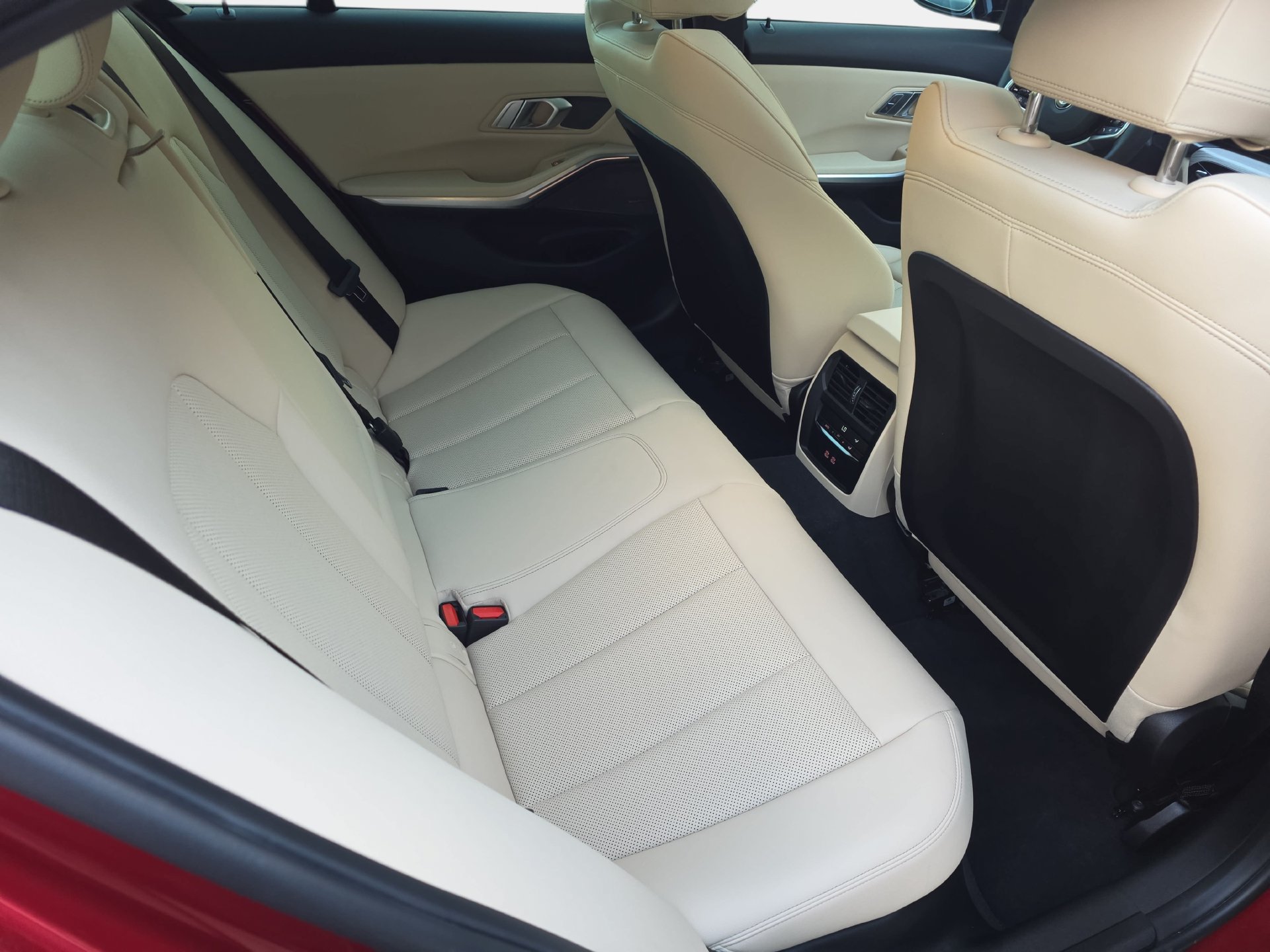 Used 2025 BMW 330i xDrive Sedan w/ M Sport Package AWD/4WD image 11
