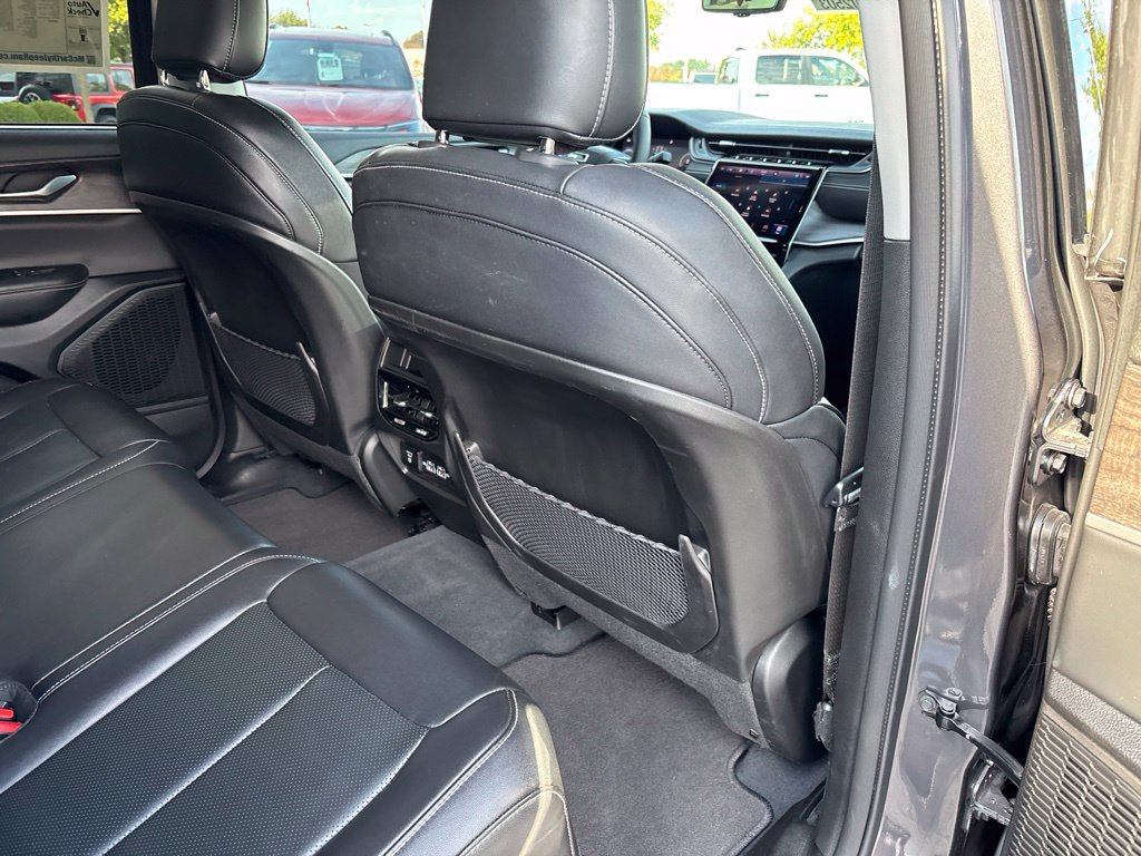 Used 2023 Jeep Grand Cherokee Limited w/ Luxury Tech Group II RWD image 17