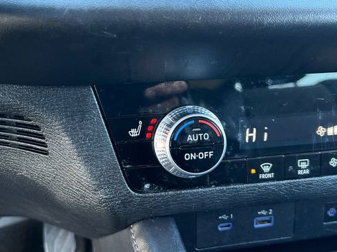 Used 2024 Mitsubishi Outlander SE image 30