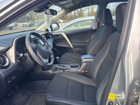 Used 2017 Toyota RAV4 LE image 5